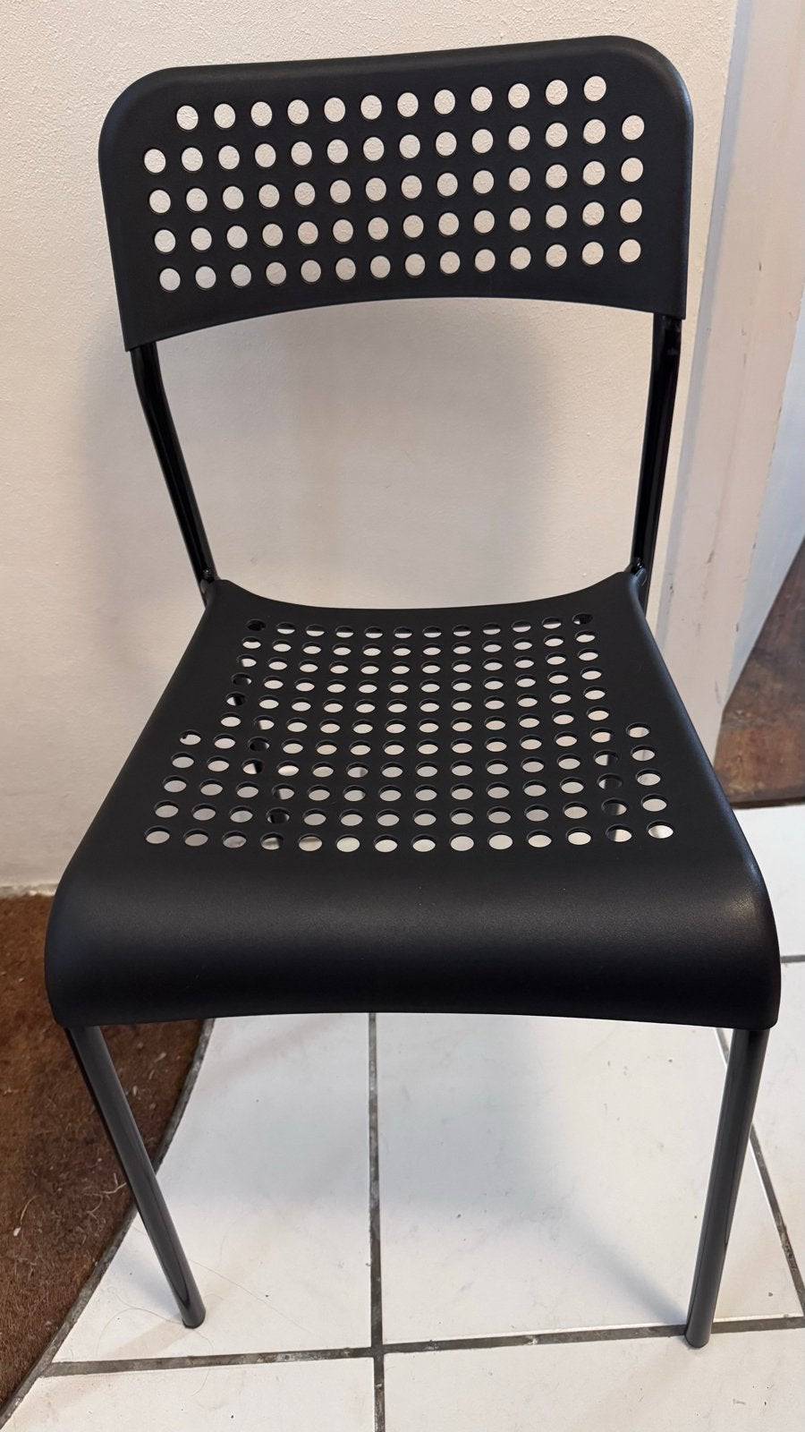 Twee zwarte IKEA stoelen, Huis en Inrichting, Stoelen, Ophalen, Kunststof, Twee, Zwart