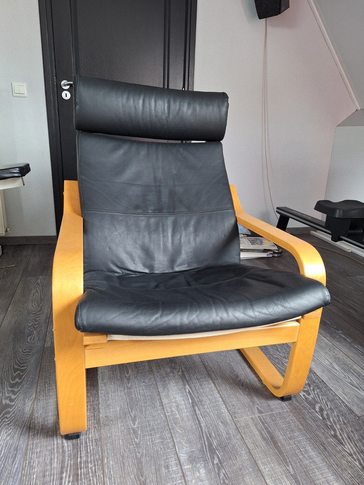 2 stuks Fauteuil beuken - zwart leer, Ophalen, 75 tot 100 cm, Zo goed als nieuw, Leer
