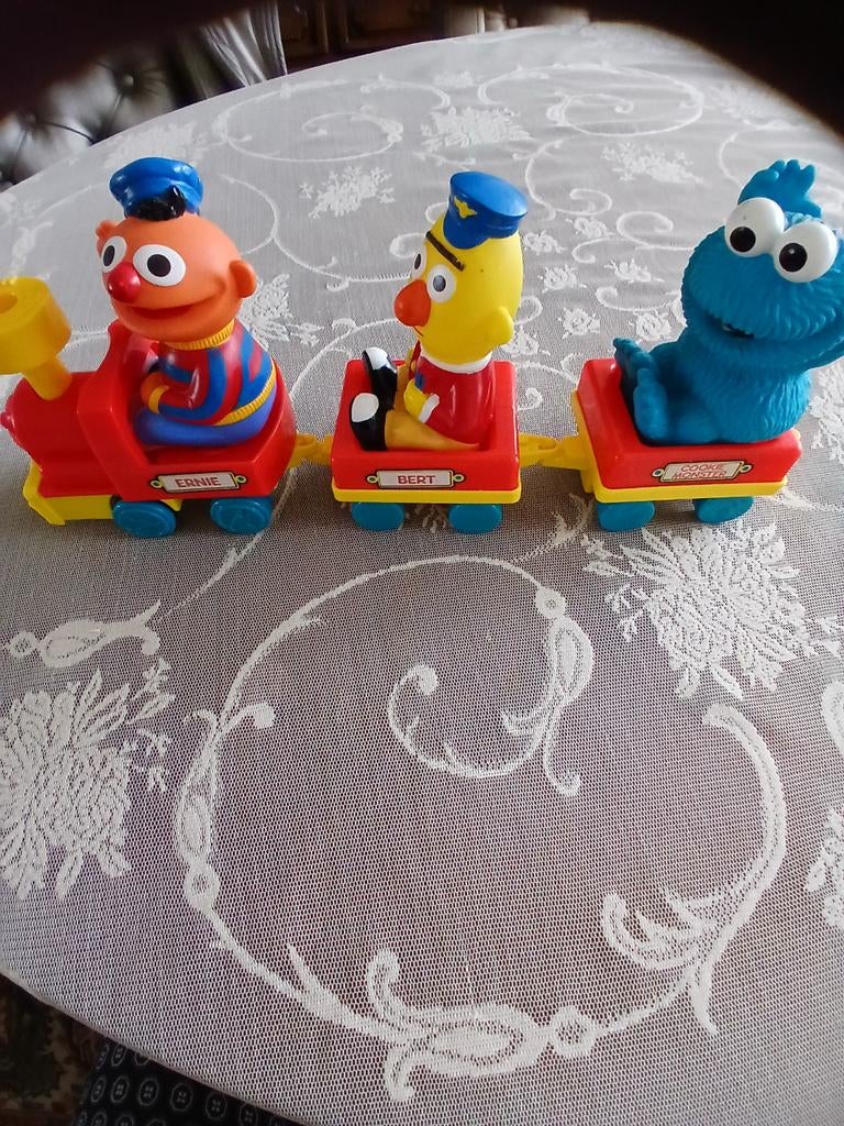 Sesamstraat trein met Ernie, Bert, Cookiemonster, Ophalen of Verzenden, Zo goed als nieuw, Jongen of Meisje