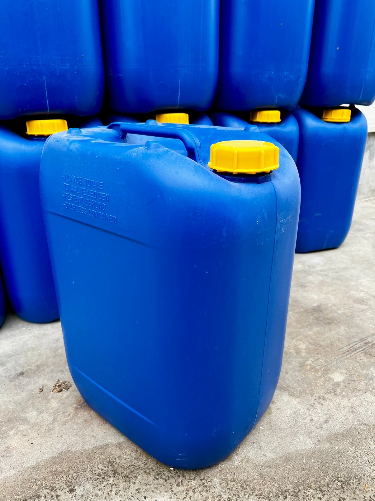Jerrycans 20l €2,50 per stuk, Tuin en Terras, Regentonnen, Minder dan 75 liter, Ophalen, Zo goed als nieuw