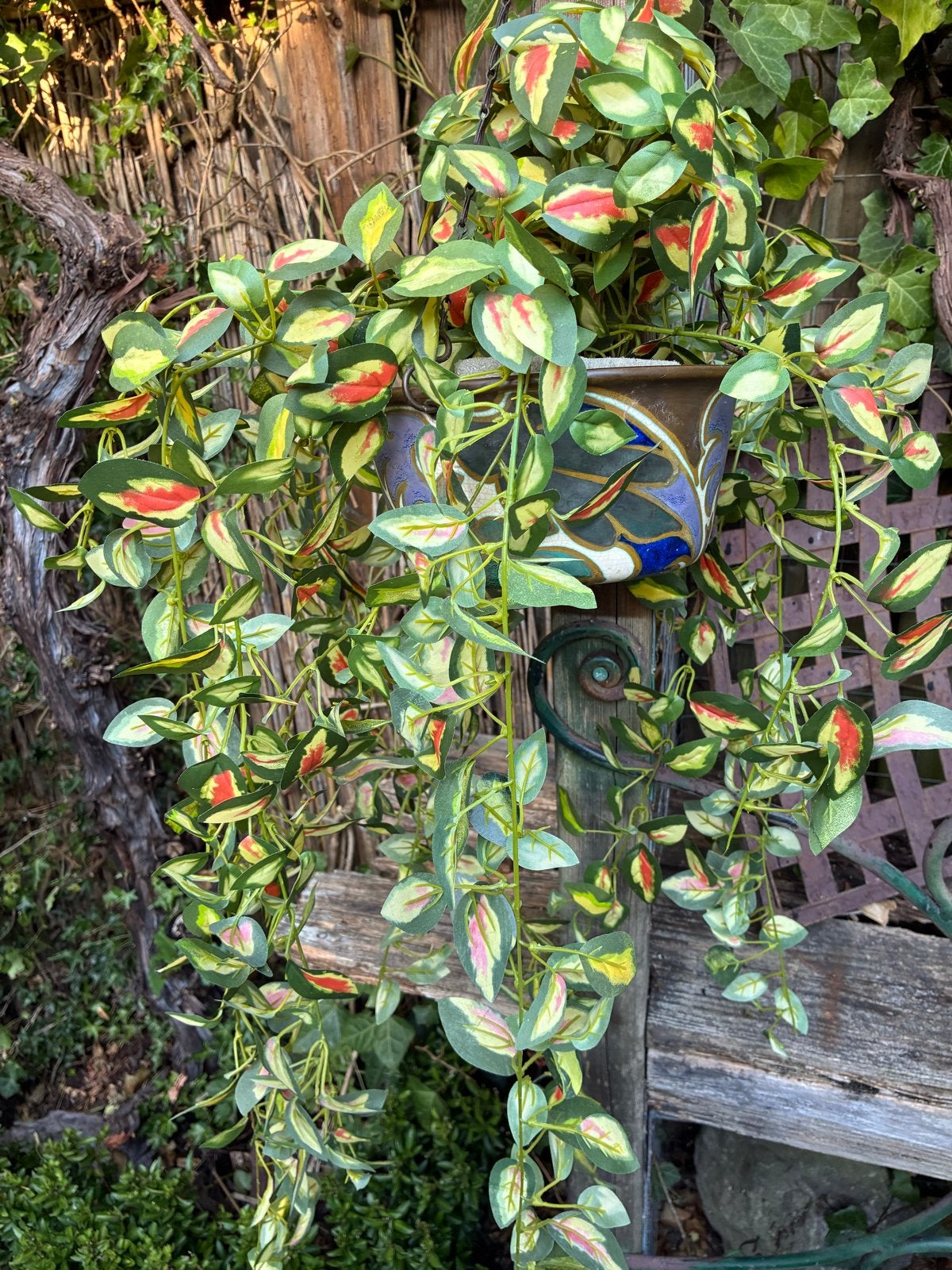 Kunstplant met pot - Hangplant Groen/Rood/Geel, Binnen, Kunstplant, Ophalen of Verzenden, Zo goed als nieuw