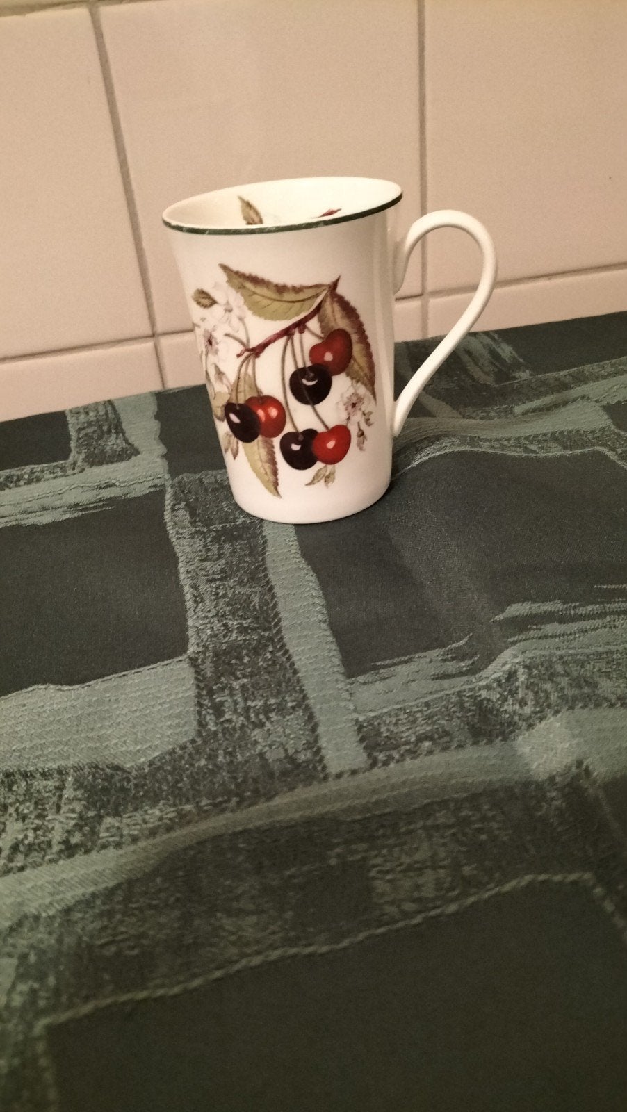 Beker Royal Alberts - als nieuw, Ophalen of Verzenden, Zo goed als nieuw, Overige stijlen, Kop(pen) en/of Schotel(s)