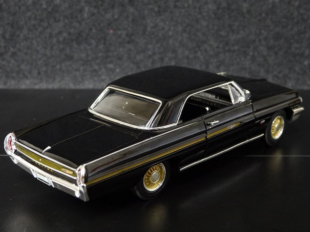 AutoWorld 1:18 1962 Pontiac Grand Prix Fireball, Hobby en Vrije tijd, Modelauto's | 1:18, Overige merken, AutoWorld, Auto, Onbekend