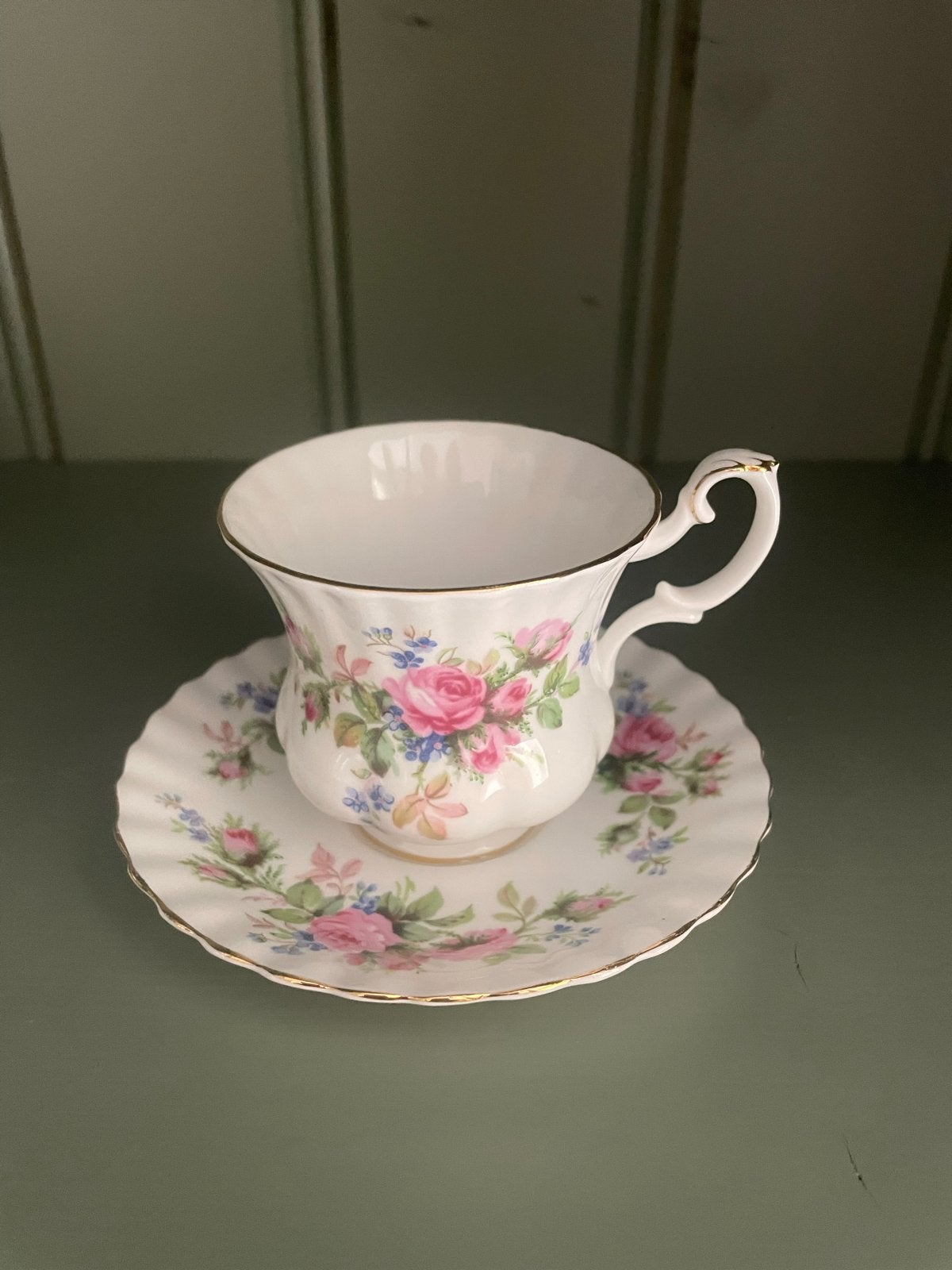 Royal Albert Moss Rose theekop en schotel, Antiek en Kunst, Ophalen of Verzenden