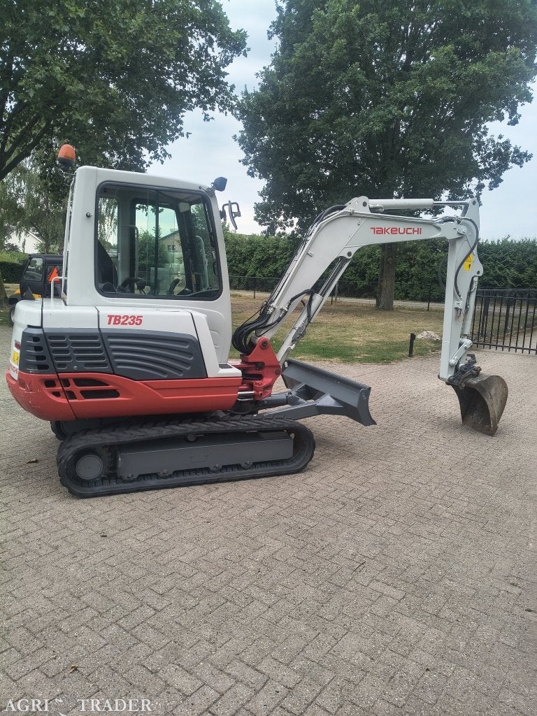 Takeuchi tb 235 2015 minigraver 3.5 ton, -, Niet opgegeven, Ophalen of Verzenden, Niet opgegeven