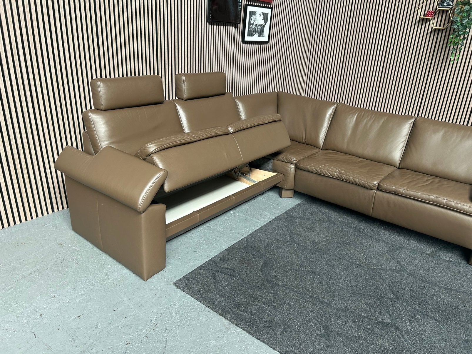 GRATIS LEVERING Hoekbank Leer Bruin 256X253 GEREINIGD, 250 tot 300 cm, Leer slaapbank, Hoekbank, Leer