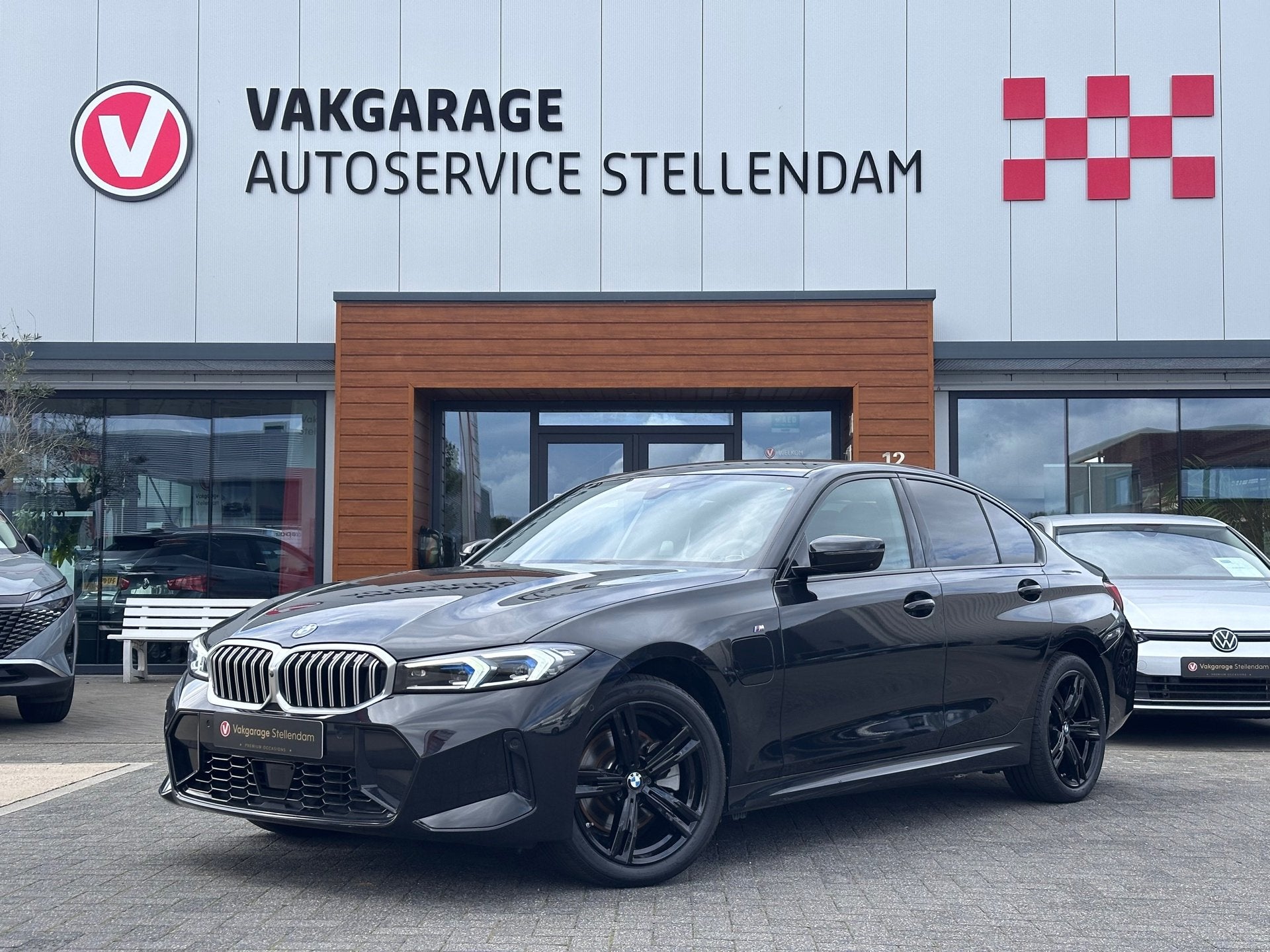 BMW 3-serie 330e M-Sport|Innovation Pack|Keyless Entry/Go|HU, Auto's, Automaat, 1998 cc, Achterwielaandrijving, Gebruikt