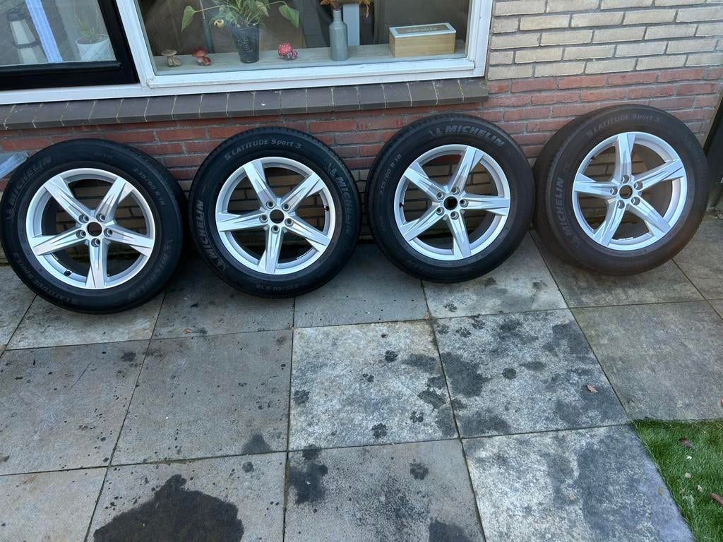 Zgan Audi Q5 Originele Velgen 18 inch Zomerbanden Michelin, Ophalen, Zo goed als nieuw