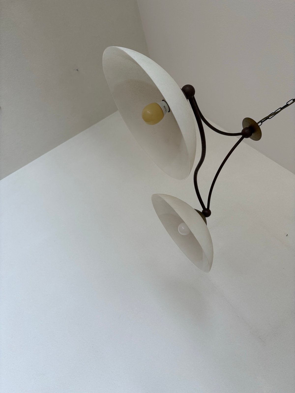 Dubbele Hanglamp met Melkglas Kappen 100 cm breed, Huis en Inrichting, Lampen | Hanglampen, Ophalen, Gebruikt, Glas, E27 (groot)