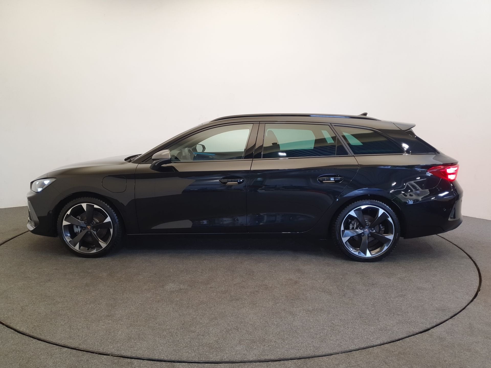 CUPRA Leon Sportstourer 1.5 TSI 204pk DSG/AUT e-Hybrid Busin, Auto's, 77 km/l, 4 cilinders, Leon, Alcantara