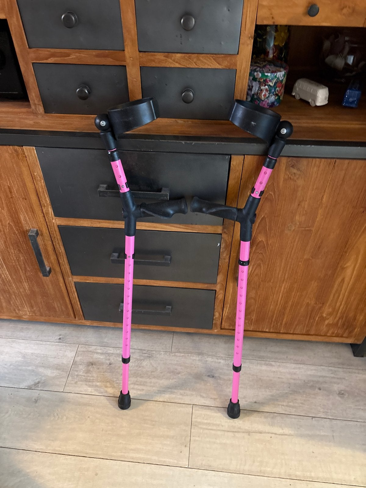 Ergonomische krukken. Roze. Kunnen nog een ronde mee!, Ophalen of Verzenden, In hoogte verstelbaar, Gebruikt