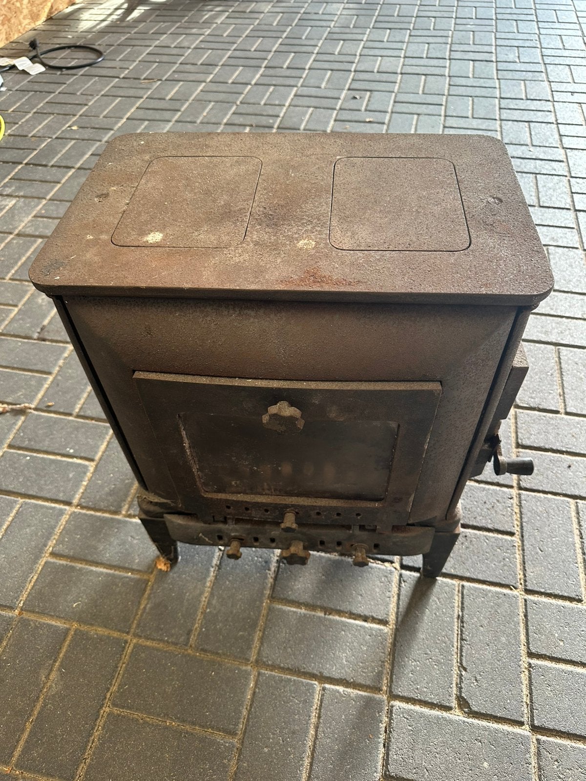 Oude gietijzeren houtkachel met hertenmotief, Huis en Inrichting, Ophalen, Potkachel, Gebruikt, Vrijstaand