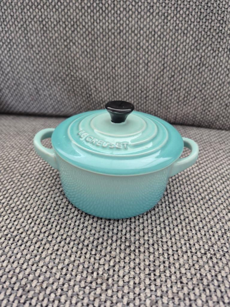 Le creuset mini blauw, Gebruikt, Ophalen of Verzenden, Schaal of Schalen, Overige stijlen