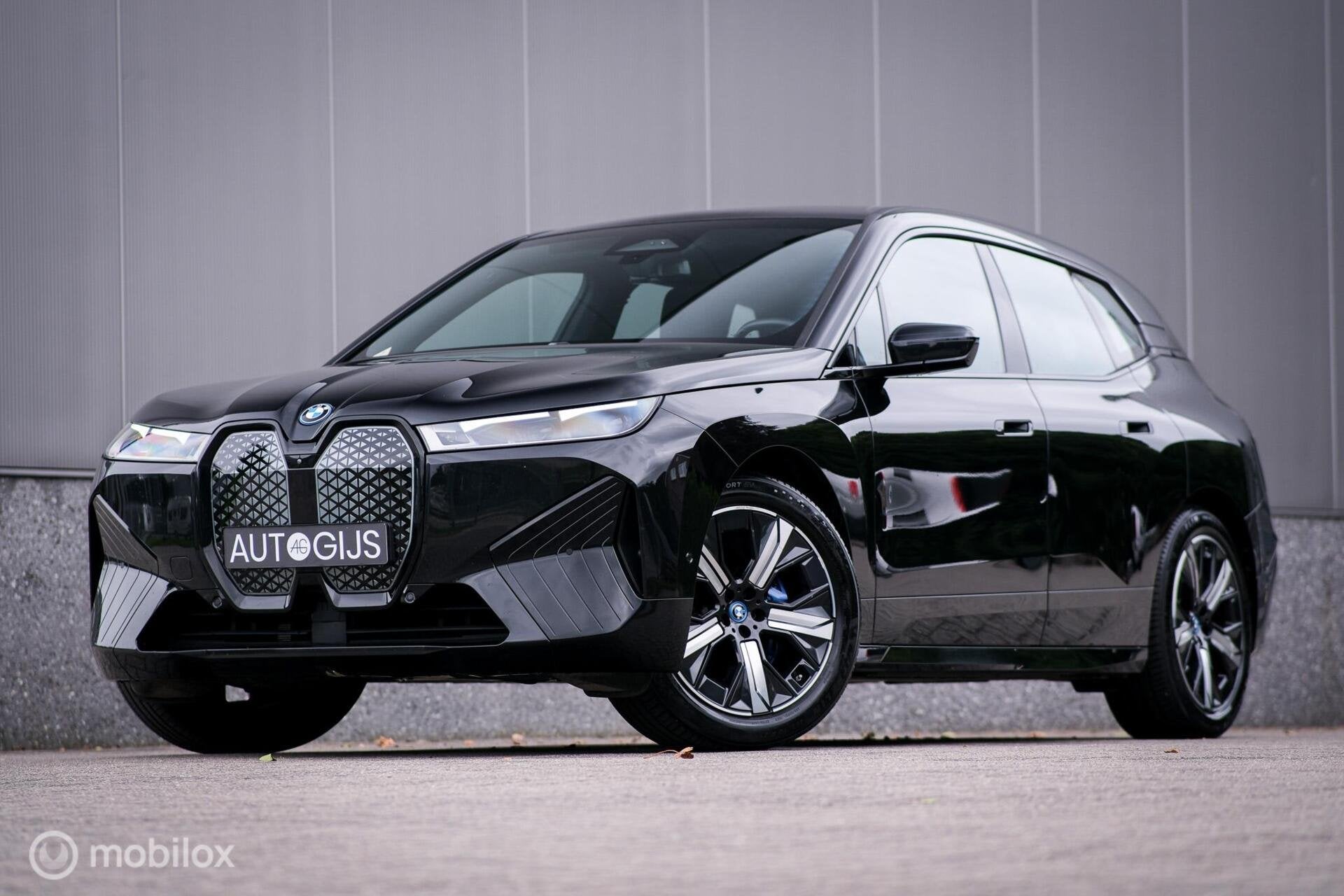 BMW iX xDrive40 High Executive 77 kWh | Trekhaak | Panorama, Auto's, Automaat, Gebruikt, Zwart, 416 km