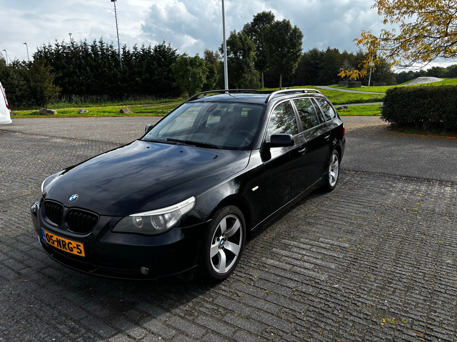 BMW 5-Serie 2.5 I 523 Touring AUT 2006 Zwart, Auto's, Automaat, 1800 kg, Zwart, 2497 cc