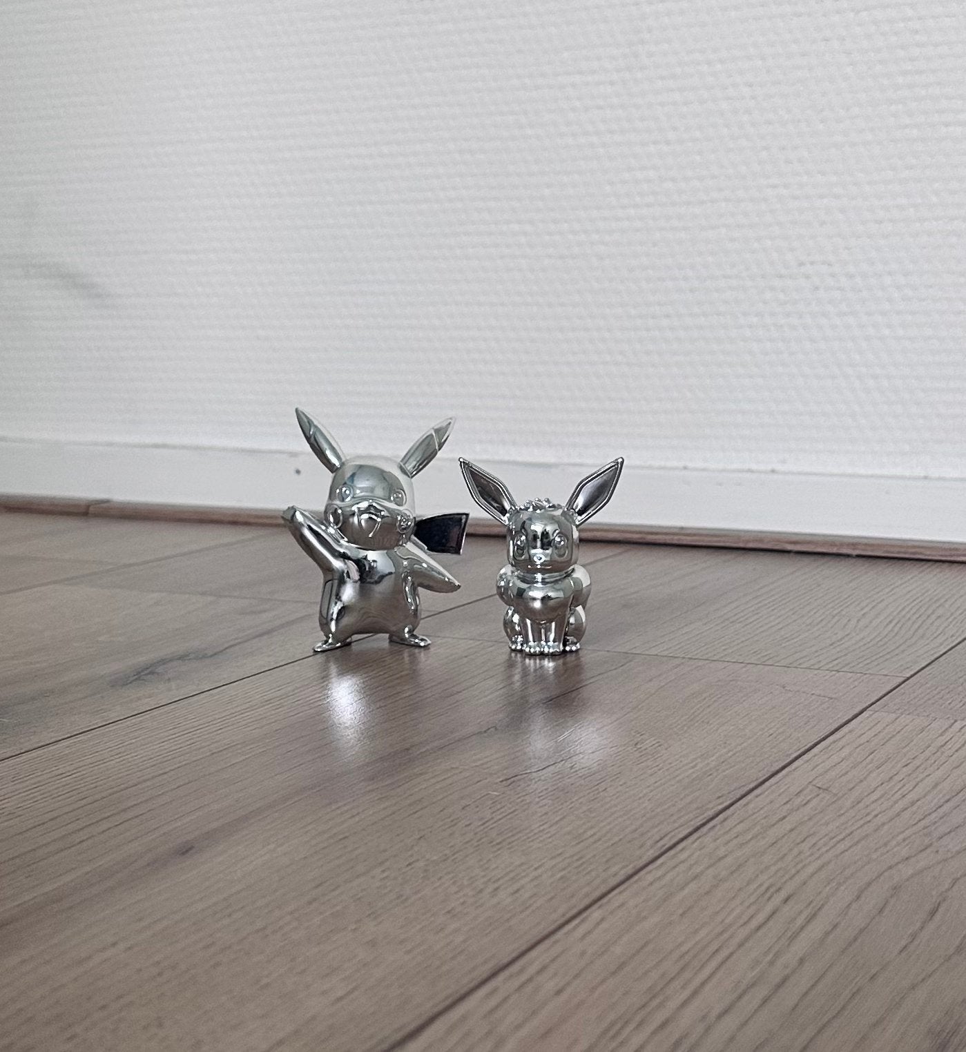 De origineel Pokémon zilveren figuurtjes Eevee/Pikachu, Ophalen, Zo goed als nieuw, Figuurtje