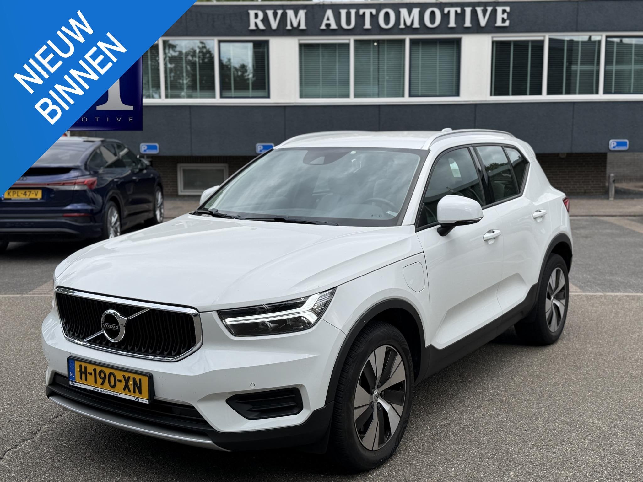 Volvo XC40 1.5 T5 Twin Engine Momentum Pro | ORIGINEEL NEDER, Auto's, Euro 6, 1712 kg, Leder en Stof, Wit