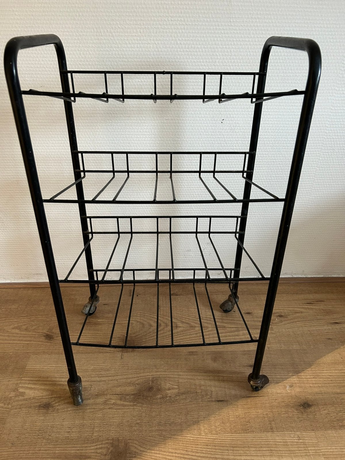 Te koop: zwart flessenrek, Huis en Inrichting, Ophalen, Gebruikt