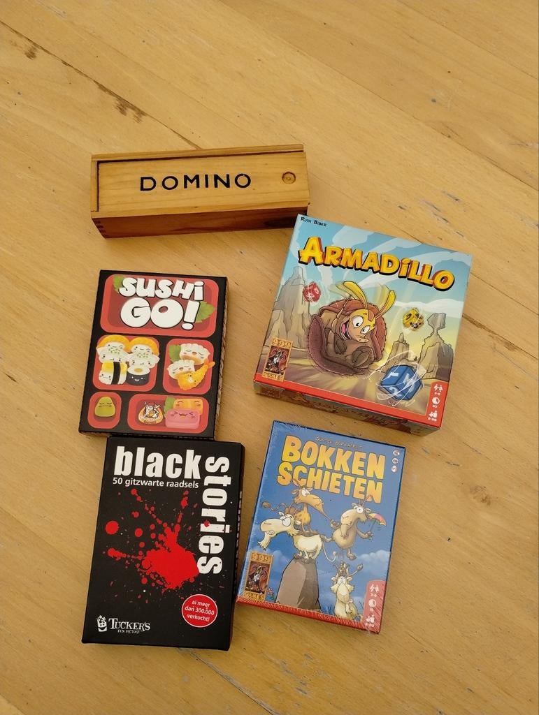 5 Spelletjes: o.a. Sushi Go!, Black Stories, Ophalen of Verzenden, Zo goed als nieuw