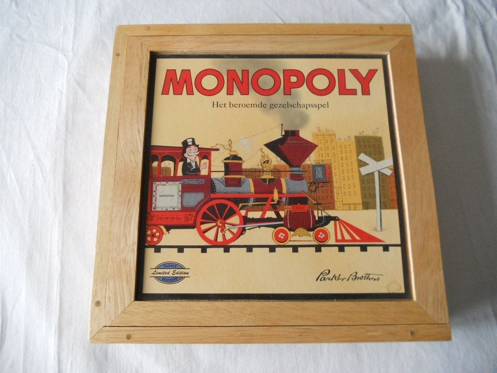 Monopoly in Houten Kistje, Hobby en Vrije tijd, Gezelschapsspellen | Bordspellen, Vijf spelers of meer, Ophalen of Verzenden, Zo goed als nieuw