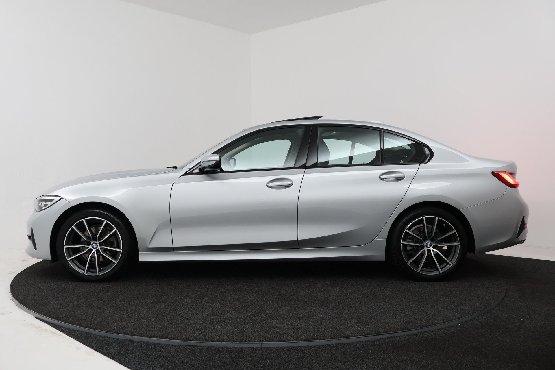 BMW 3-serie 320i Executive Edition (PANORAMADAK, SFEERVERLIC, Automaat, 1998 cc, Achterwielaandrijving, Gebruikt