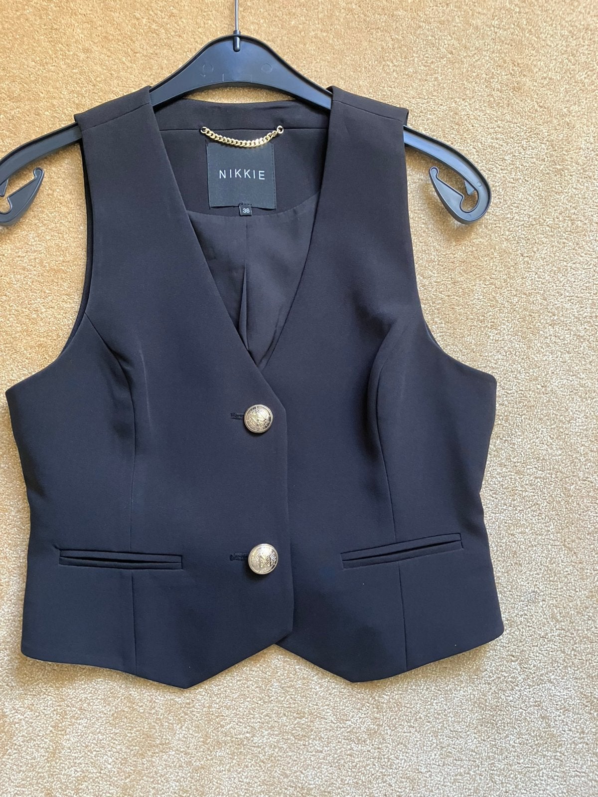 Gilet Nikkie maat 36, Ophalen of Verzenden, Nieuw, Maat 36 (S), Zwart