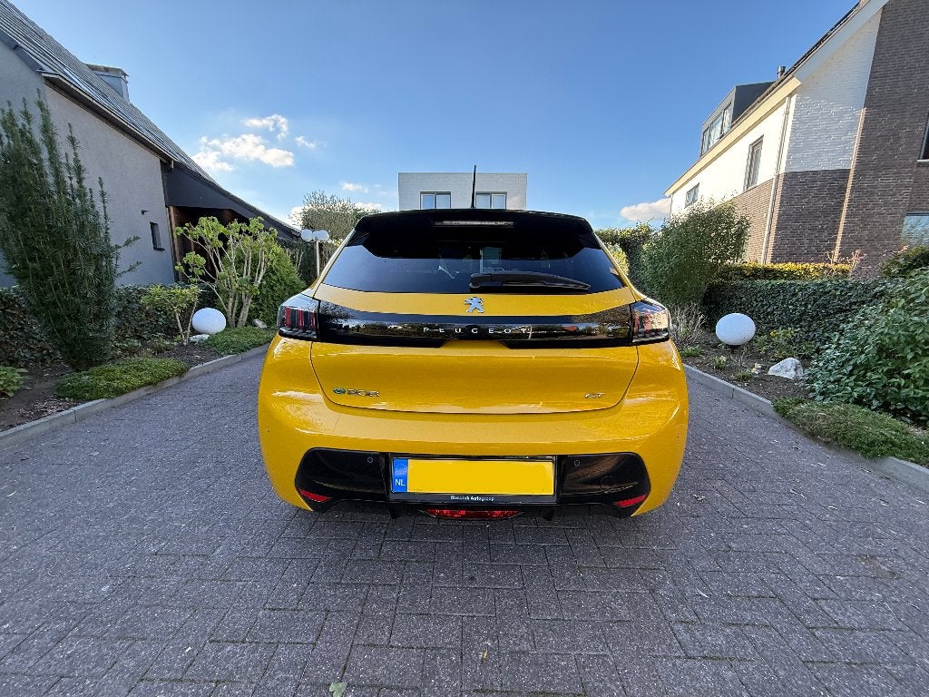 Foto 5 van Peugeot 208-E GT (2022, 38000KM, Geel/zwart)