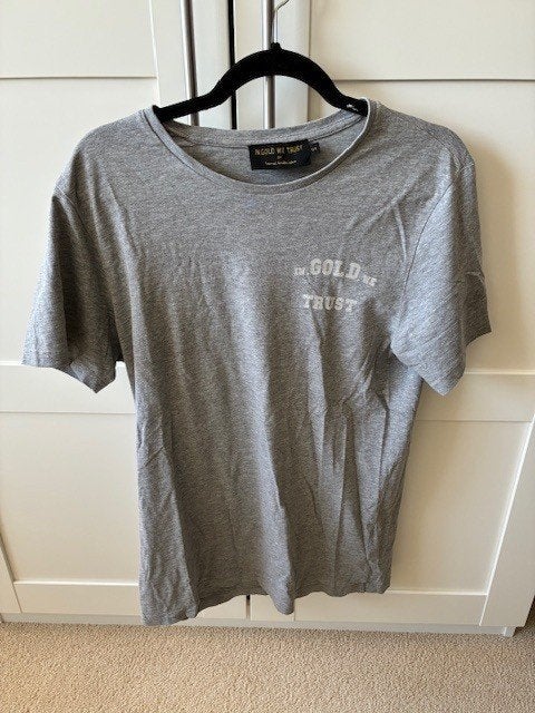 Shirt In Gold We Trust maat S, Ophalen of Verzenden, In Gold We Trust, Grijs, Gedragen