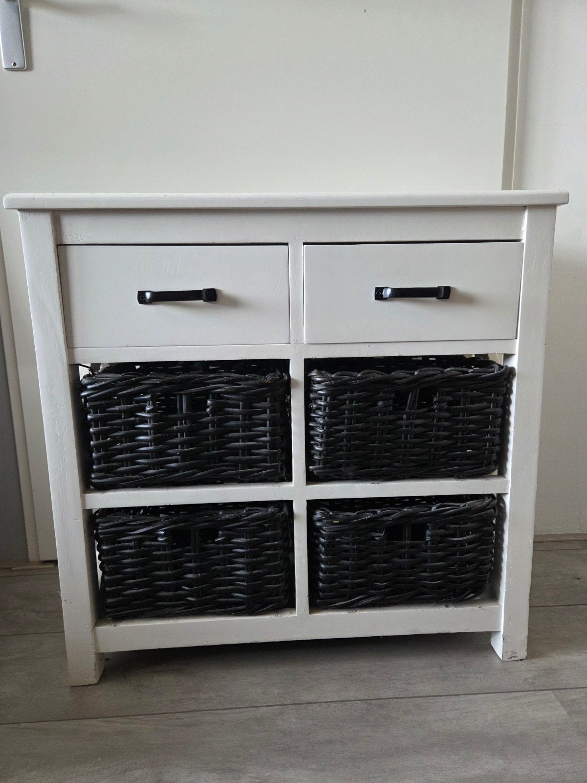 Witte ladekast met rieten manden, Ophalen, Met plank(en), Gebruikt, Overige materialen