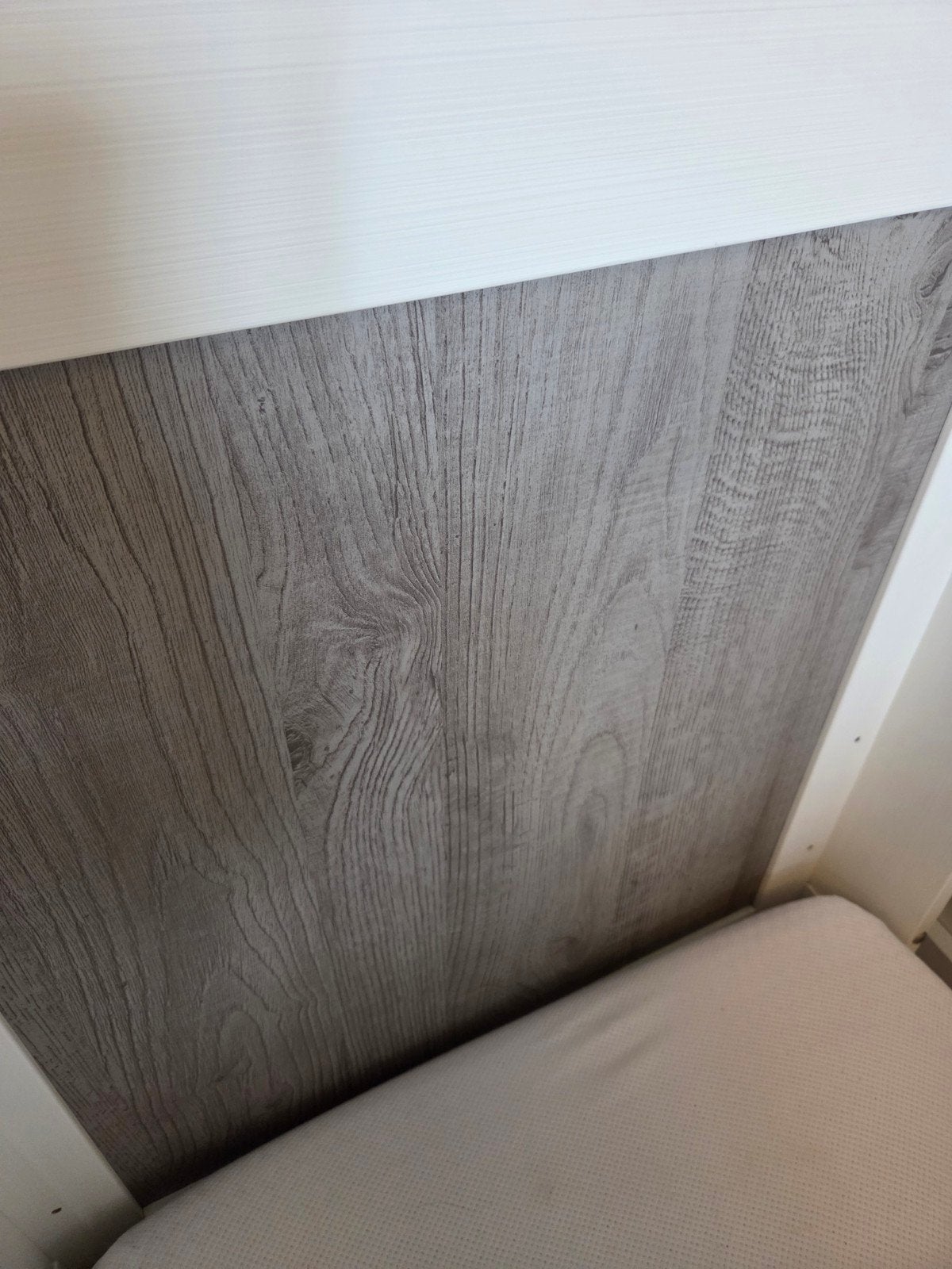 Foto 6 van babykamer bed, kast, commode, muurplankje (merk TWF)