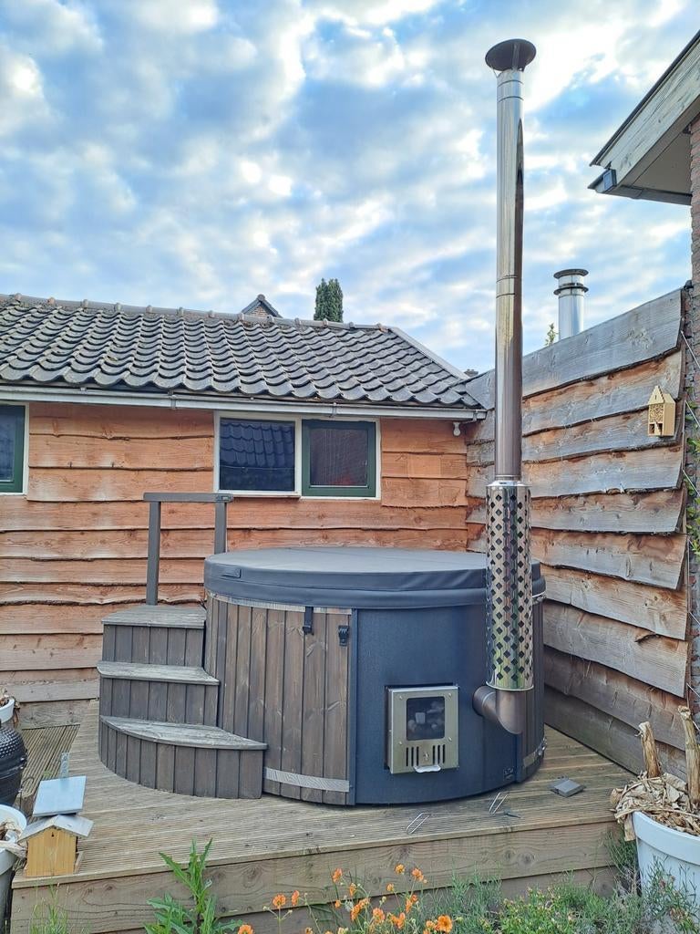 Luxe Houtgestookte Hottub - Finnwald type Vanamo 2024!, Tuin en Terras, Bubbelbaden en Hottubs, Zo goed als nieuw, Vast, Afdekzeil