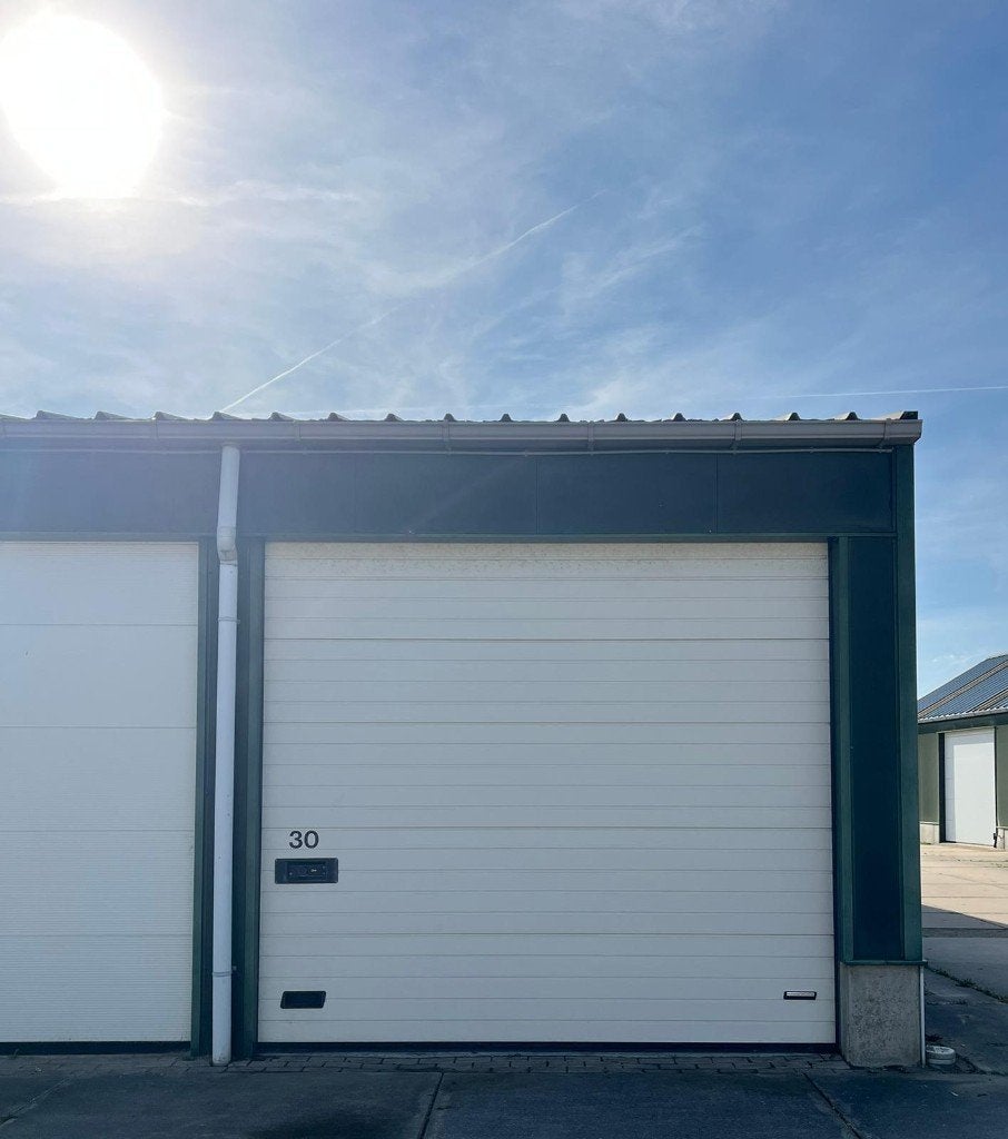 Bedrijfsunit garagebox stalling opslag box Amsterdam 45 m2!