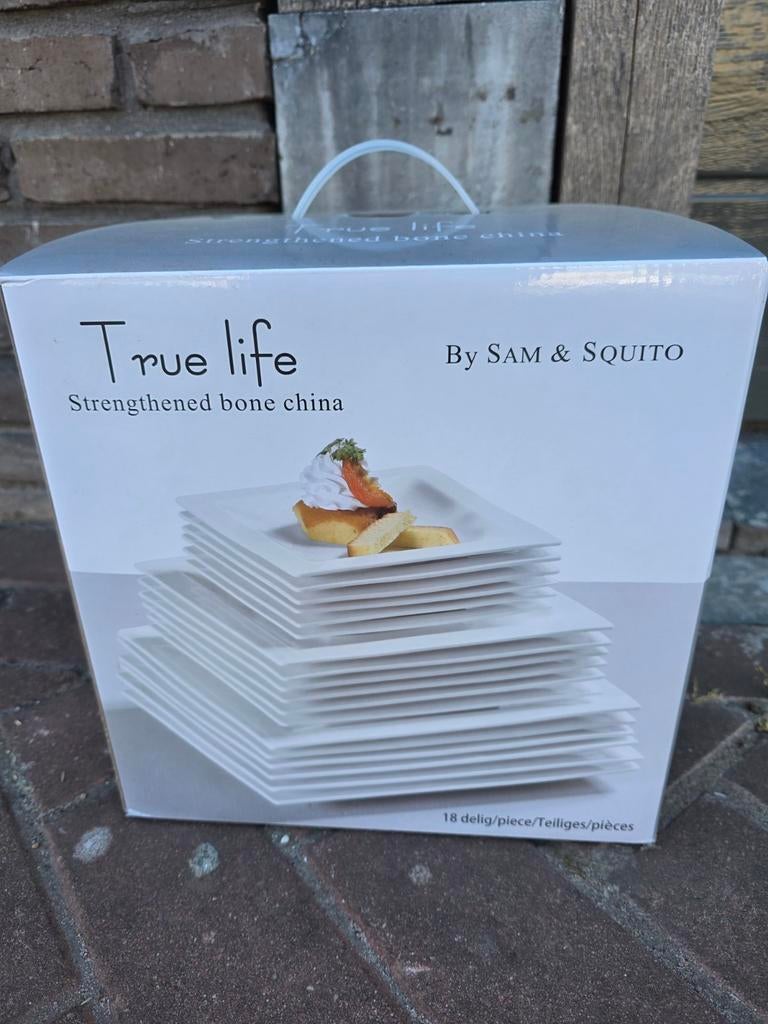Nieuw 18-delig servies set in doos - True Life Sam&Squito, Huis en Inrichting, Keuken | Servies, Nieuw, Ophalen of Verzenden, Effen