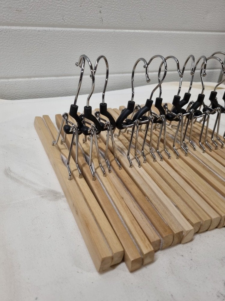 kleerhangers voor broeken 11 stuks, Kleding | Dames, Kledinghangers, Ophalen of Verzenden, 'T Olde Gre-j, Info@toldegrej.nl, Endepoelstraat 20f Didam