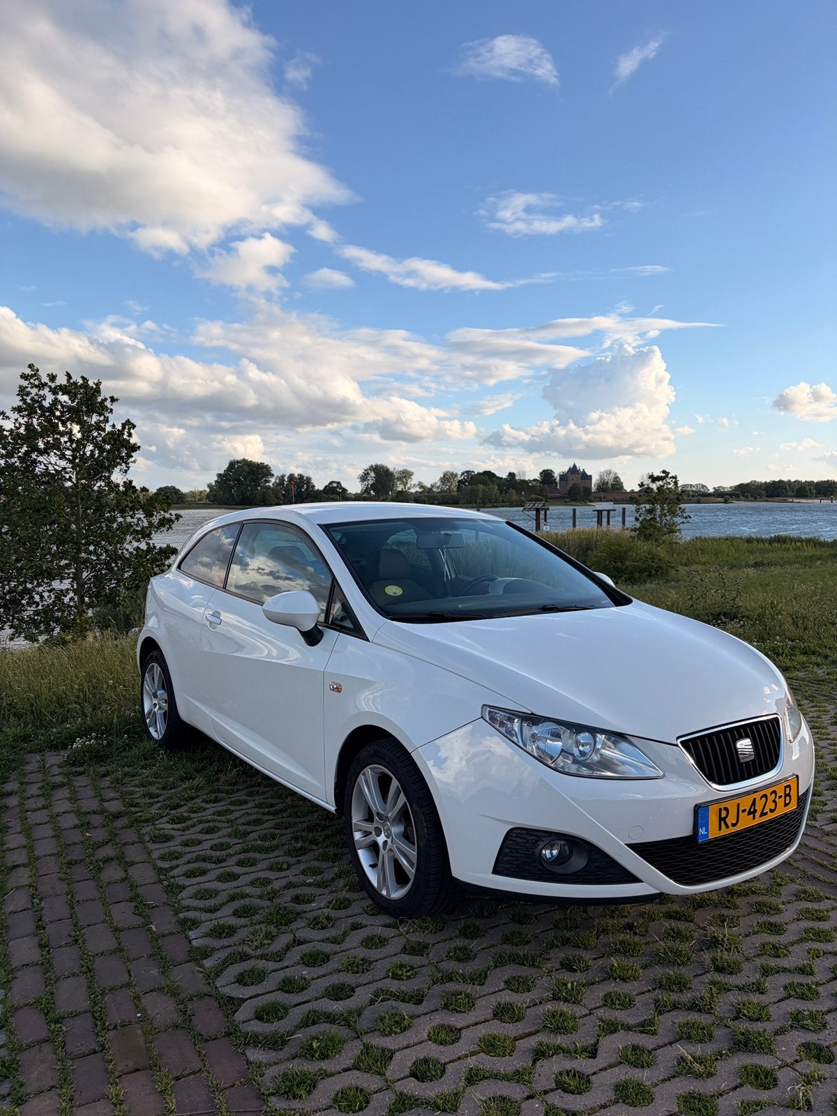 Seat Ibiza 1.2 51KW 3DRS 2009 Wit (Carplay), Voorwielaandrijving, 31 €/maand, 1198 cc, Handgeschakeld