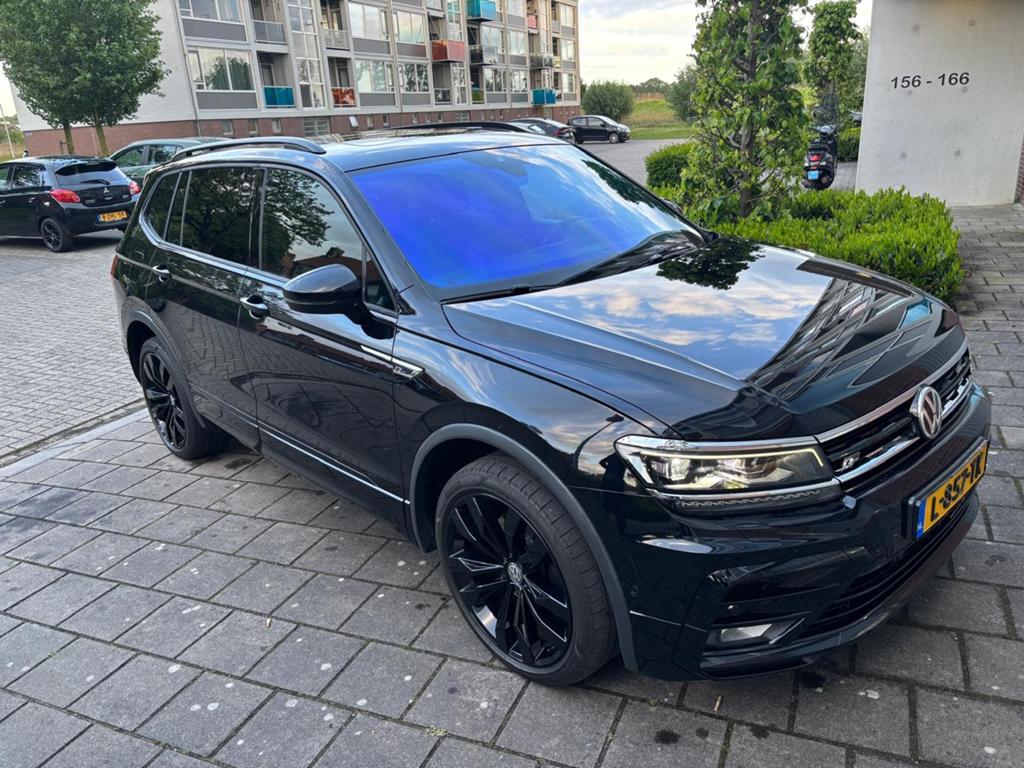 Exclusieve Vw Tiguan allspace 2.0 TSI 300pk 4x4 7DSG 2020, Auto's, Automaat, Zwart, 1984 cc, 7 stoelen