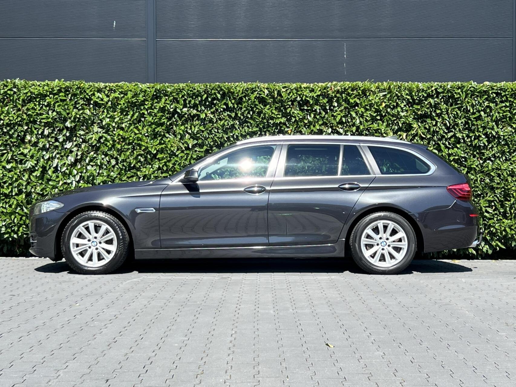 BMW 5-serie Touring 525d High Executive EURO 6, PANORAMADAK, Auto's, BMW, Automaat, Achterwielaandrijving, Euro 6, 2000 kg