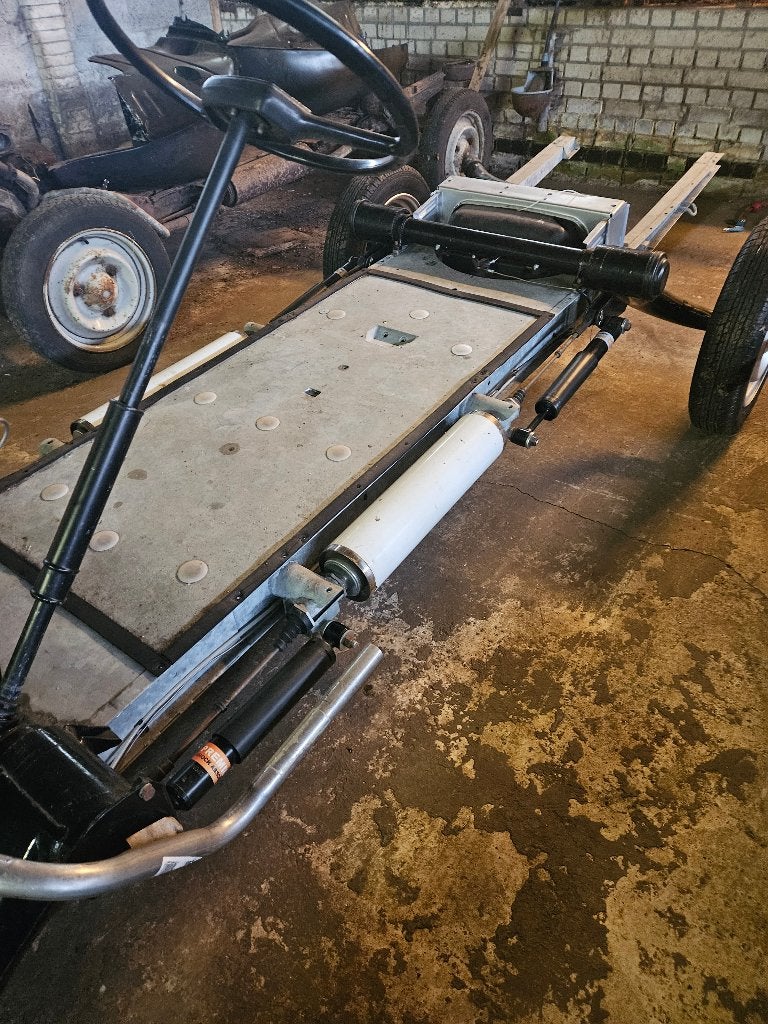 Foto 8 van Nieuw-Citroen 2CV6 compleet rollend chassis-Nieuw