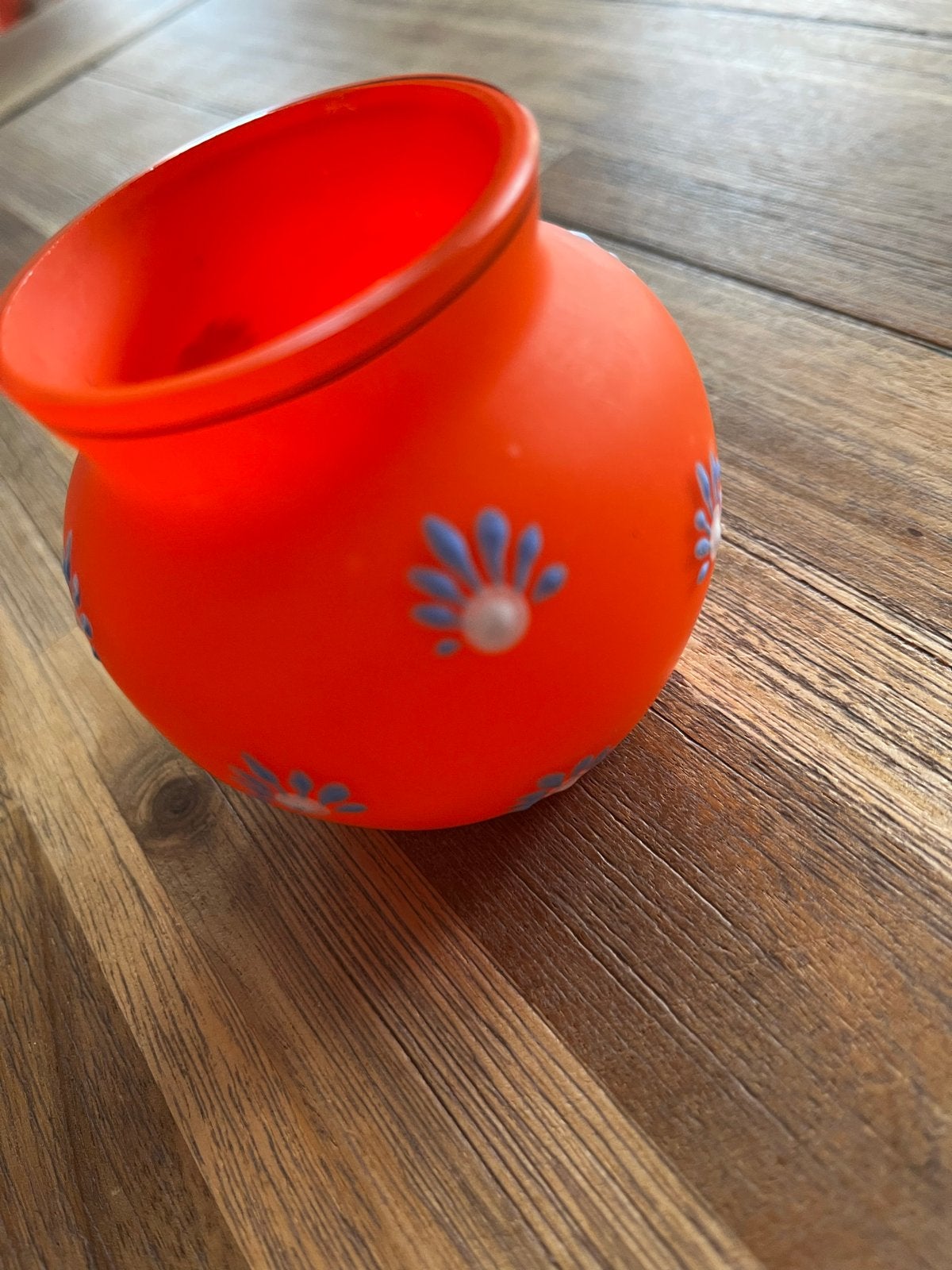 Oranje vaasje met bloemmotief, Ophalen of Verzenden