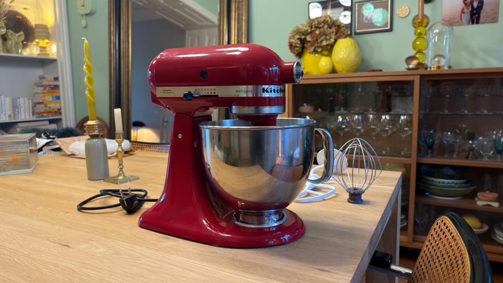 KitchenAid Artisan Keukenmixer Rood - Zo goed als nieuw, Ophalen, 4 liter of meer, 3 snelheden of meer, Zo goed als nieuw