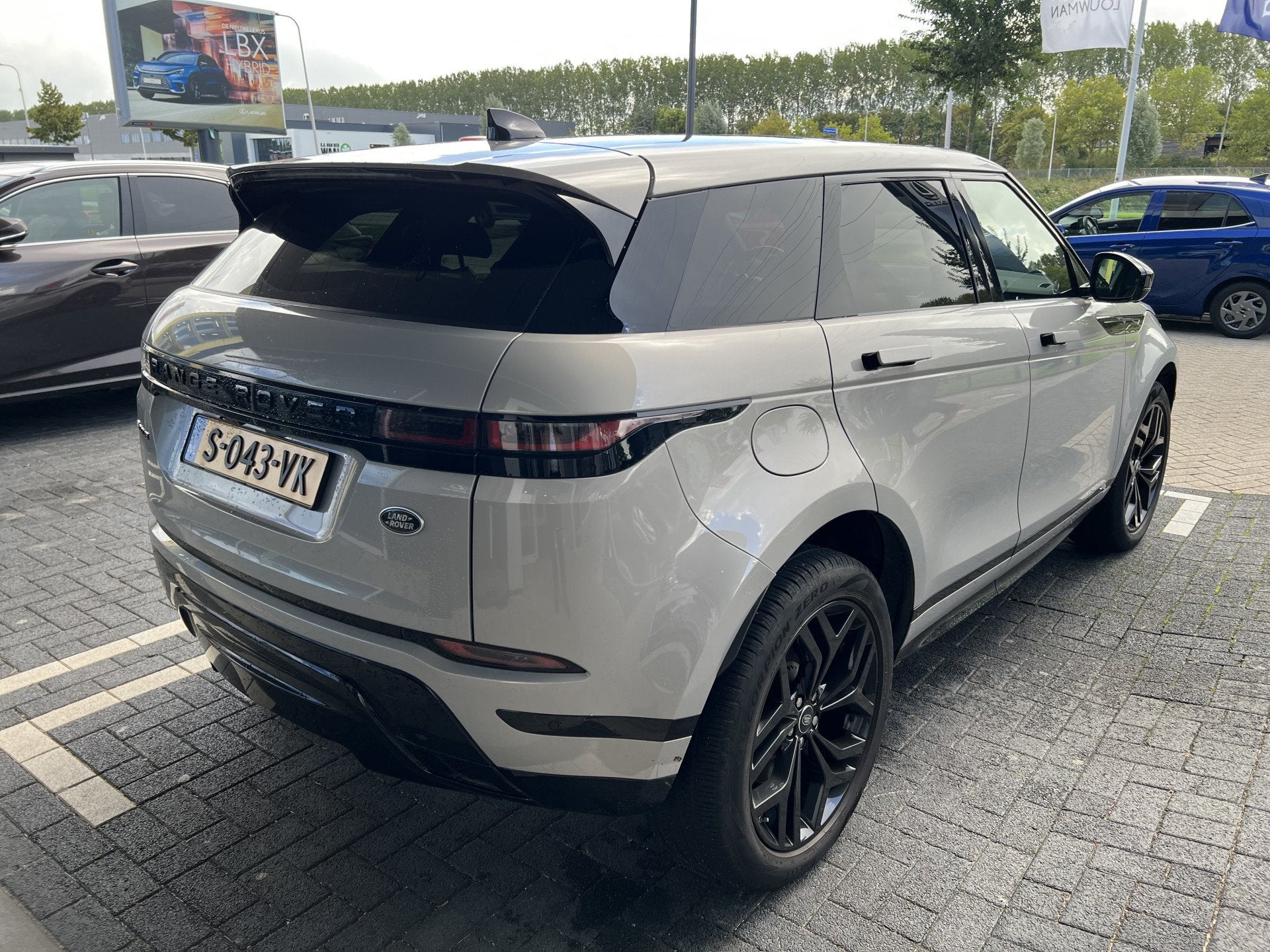 Land Rover Range Rover Evoque 1.5 P300e AWD R-Dynamic HSE |, Auto's, Dealer onderhouden, Bedrijf, Vierwielaandrijving, Hybride Elektrisch/Benzine
