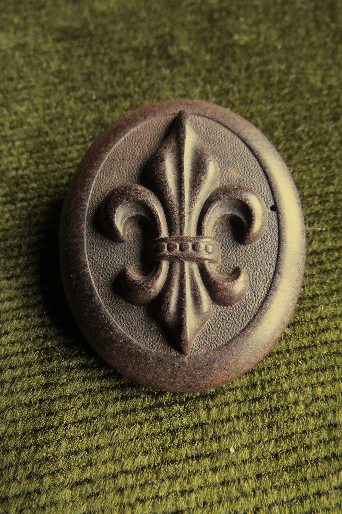 Antieke Bois Durci Fleur-de-lis rouw broche c.1860, Ophalen of Verzenden, Dames