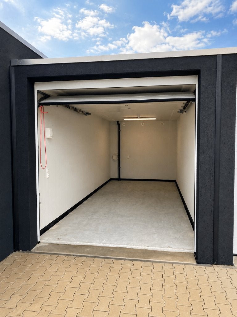 Garagebox te huur in Almelo complex met 24/7 beveiliging, Auto diversen