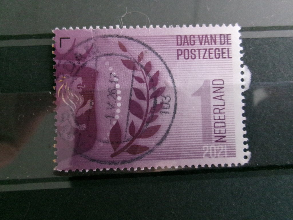 2021 - paarse dag v d postzegel (910f), Postzegels en Munten, Postzegels | Nederland, Verzenden, Gestempeld