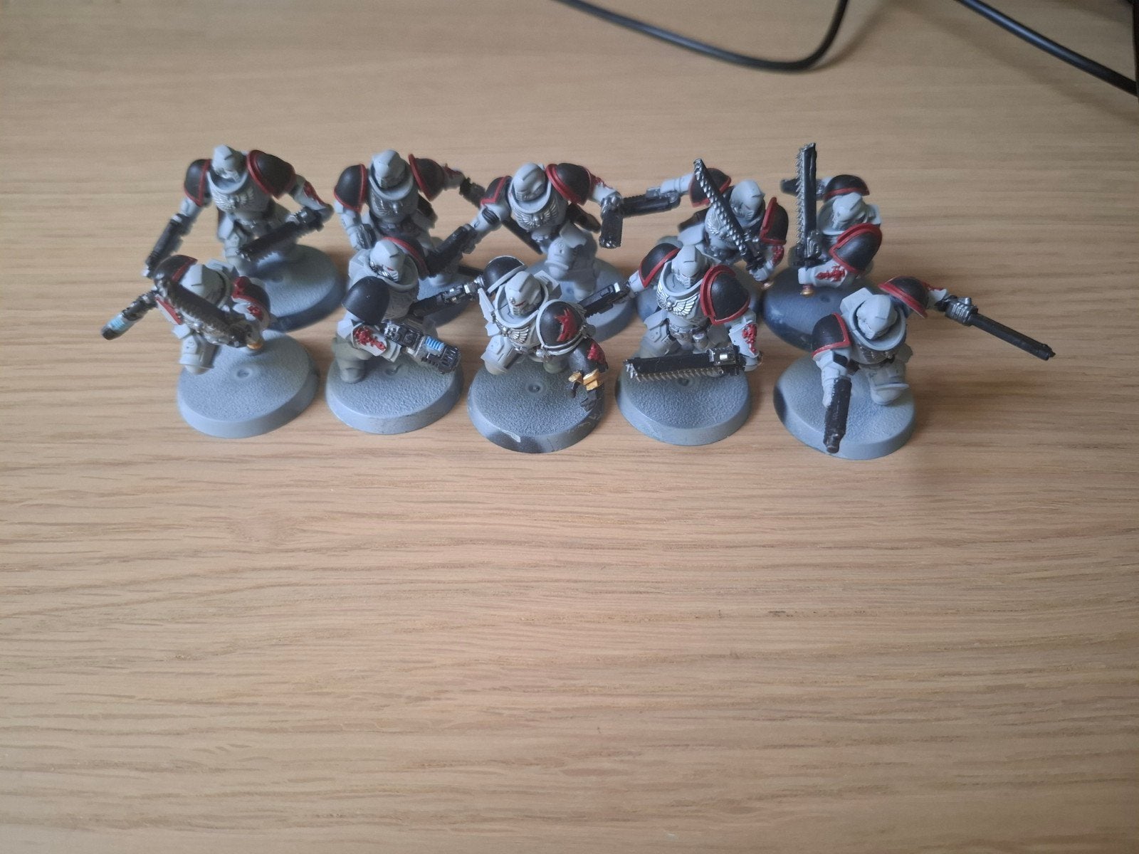 Space Marine Assault Intercessors, Bijen