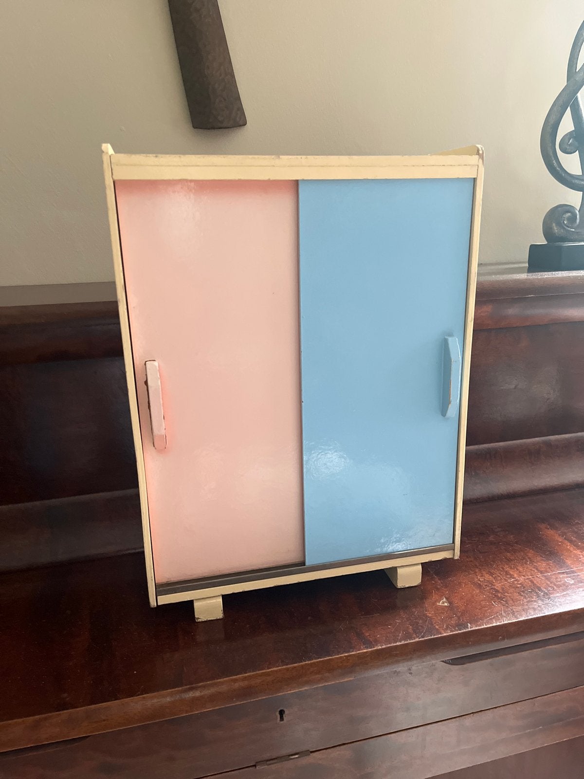 Vintage Poppenkast Kastje - Roze en Blauw Schuifdeuren, Antiek en Kunst, Ophalen of Verzenden