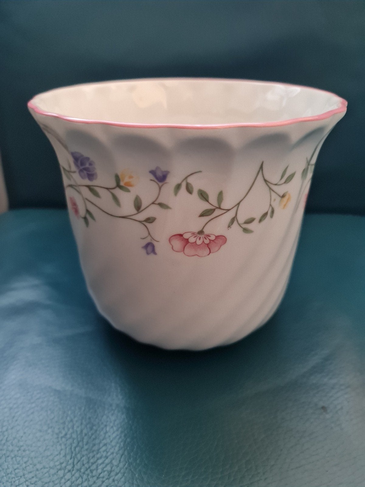 Vintage engelse bloempot van porselein met bloemmotief, Ophalen of Verzenden