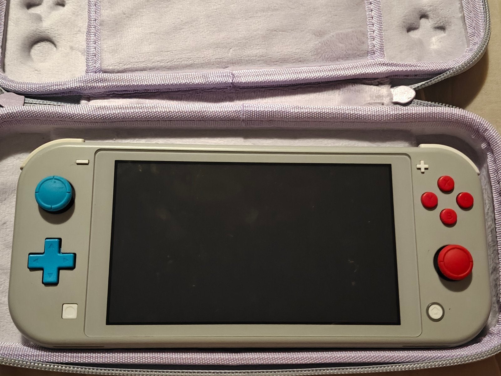 Nintendo Switch Lite Pokémon Editie met hoes en oplader, Spelcomputers en Games, Spelcomputers | Nintendo Switch Lite, Ophalen of Verzenden