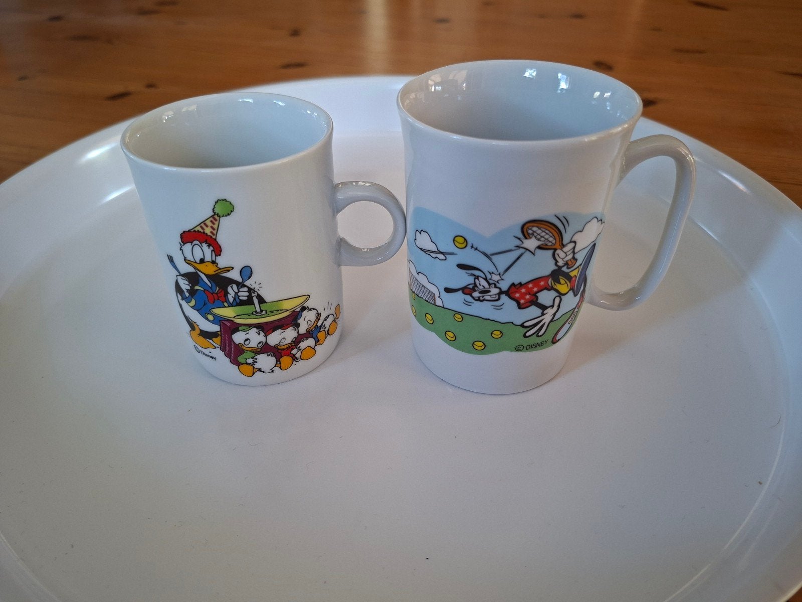 Disney bekers, Huis en Inrichting, Ophalen, Zo goed als nieuw, Overige stijlen, Kop(pen) en/of Schotel(s)