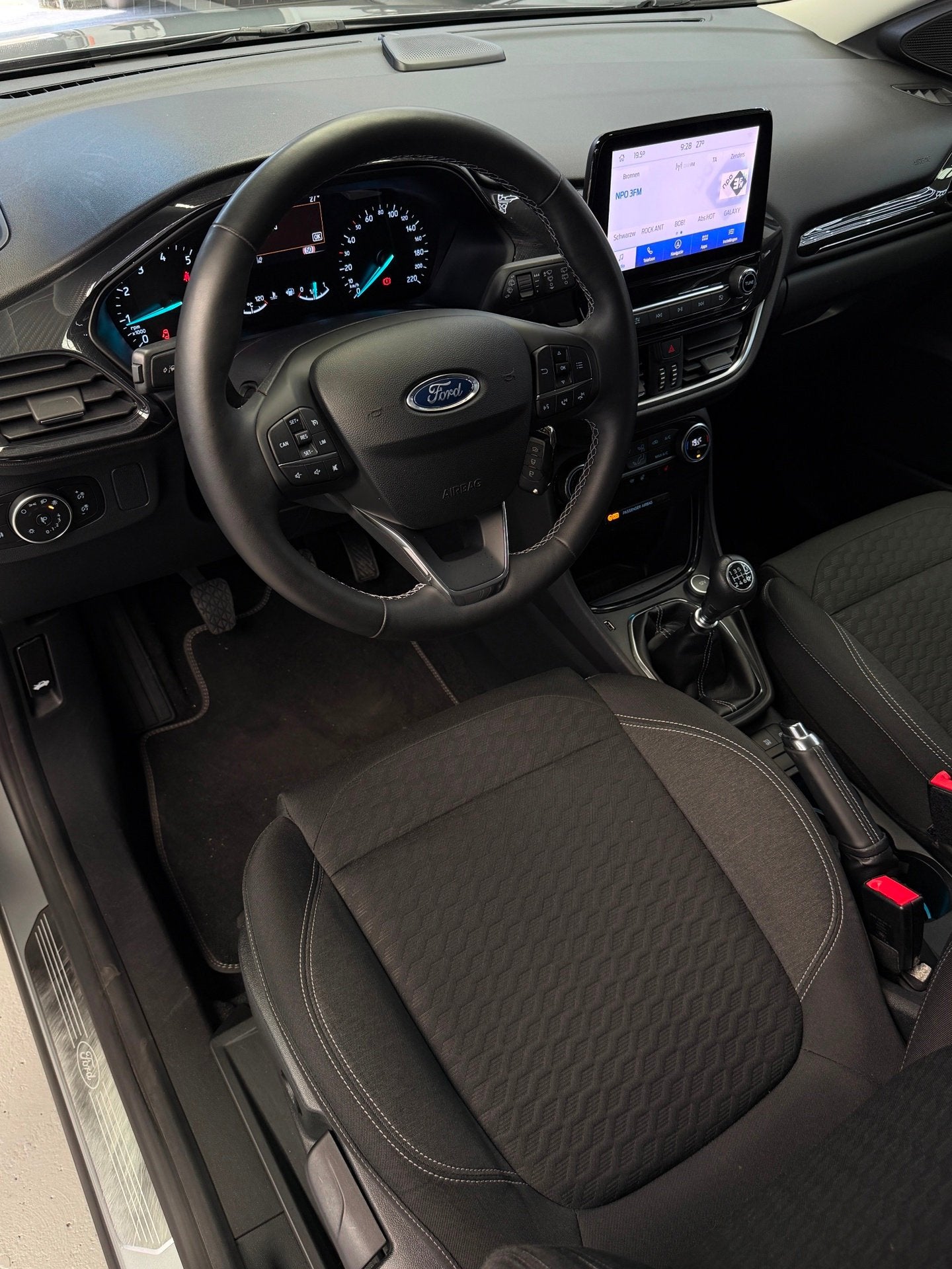 Ford Puma 1.0 EcoBoost Hybrid Titanium CarPlay Massage, Voorwielaandrijving, Zwart, Met garantie (alle), 1219 kg